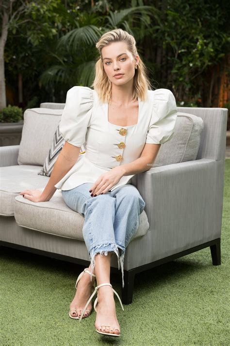 margot robbie wikifeet